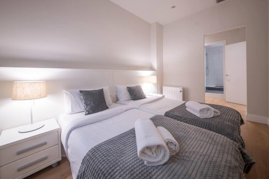 Three Bedroom In Paseo De Gracia Apartment Barcelona