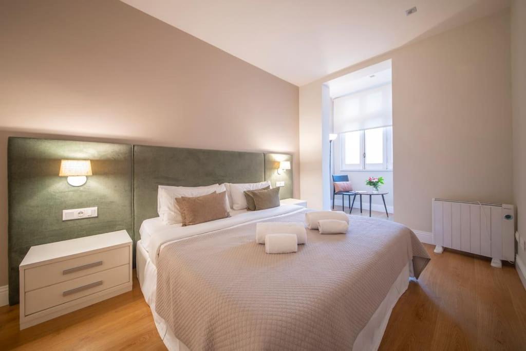 Three Bedroom In Paseo De Gracia Apartment Barcelona
